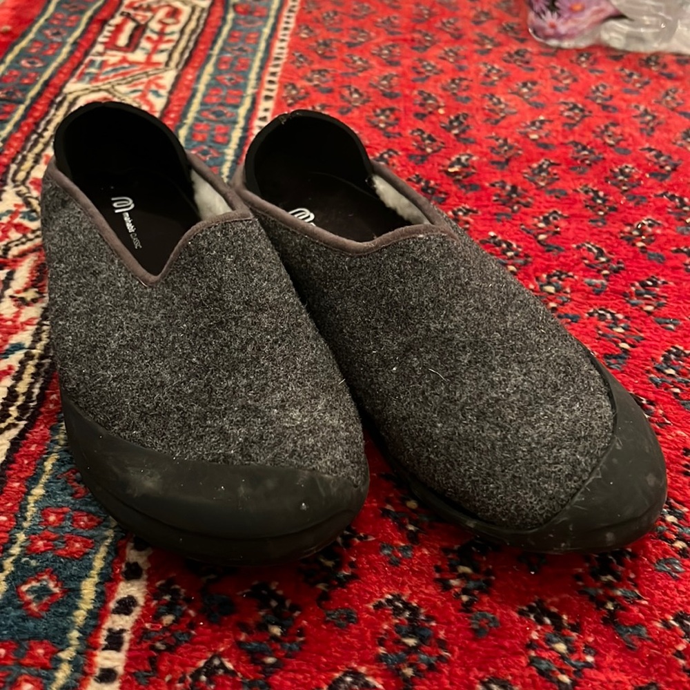 Mahabis convertible slipper/shoes size 11